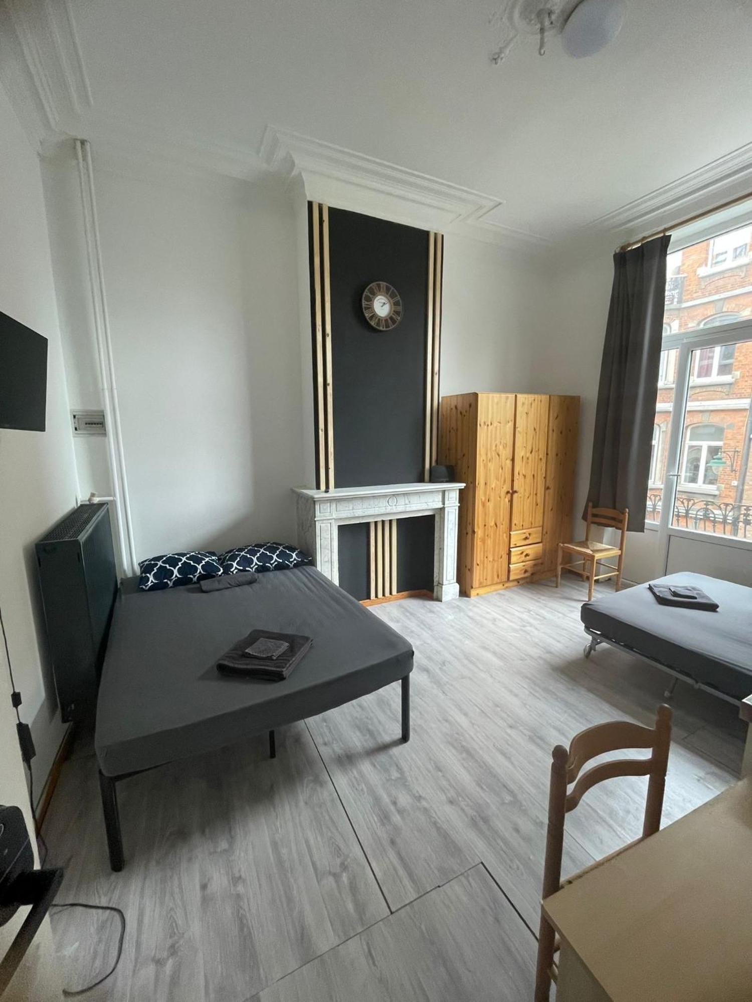 European District Hostel ブリュッセル エクステリア 写真