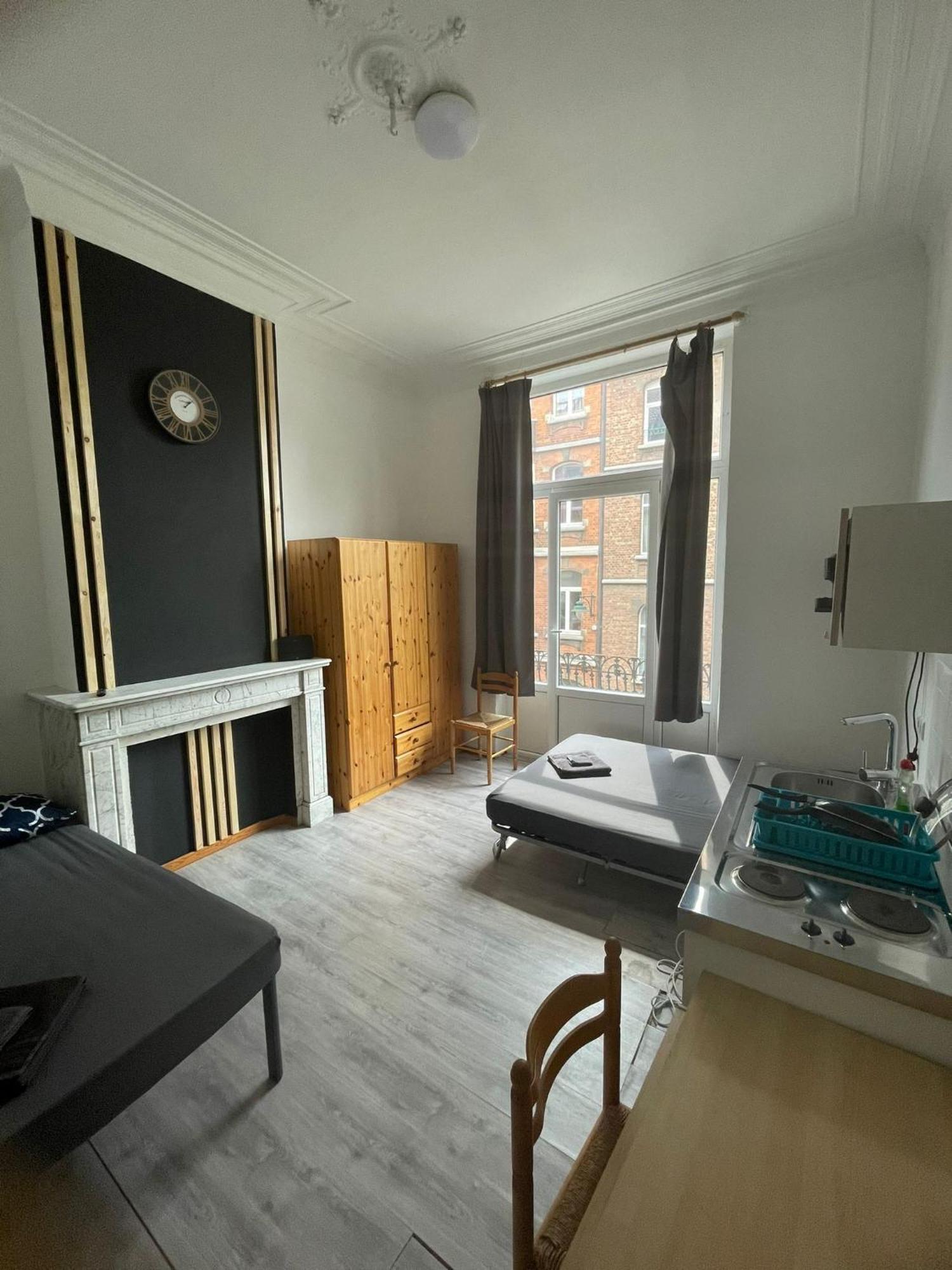 European District Hostel ブリュッセル エクステリア 写真