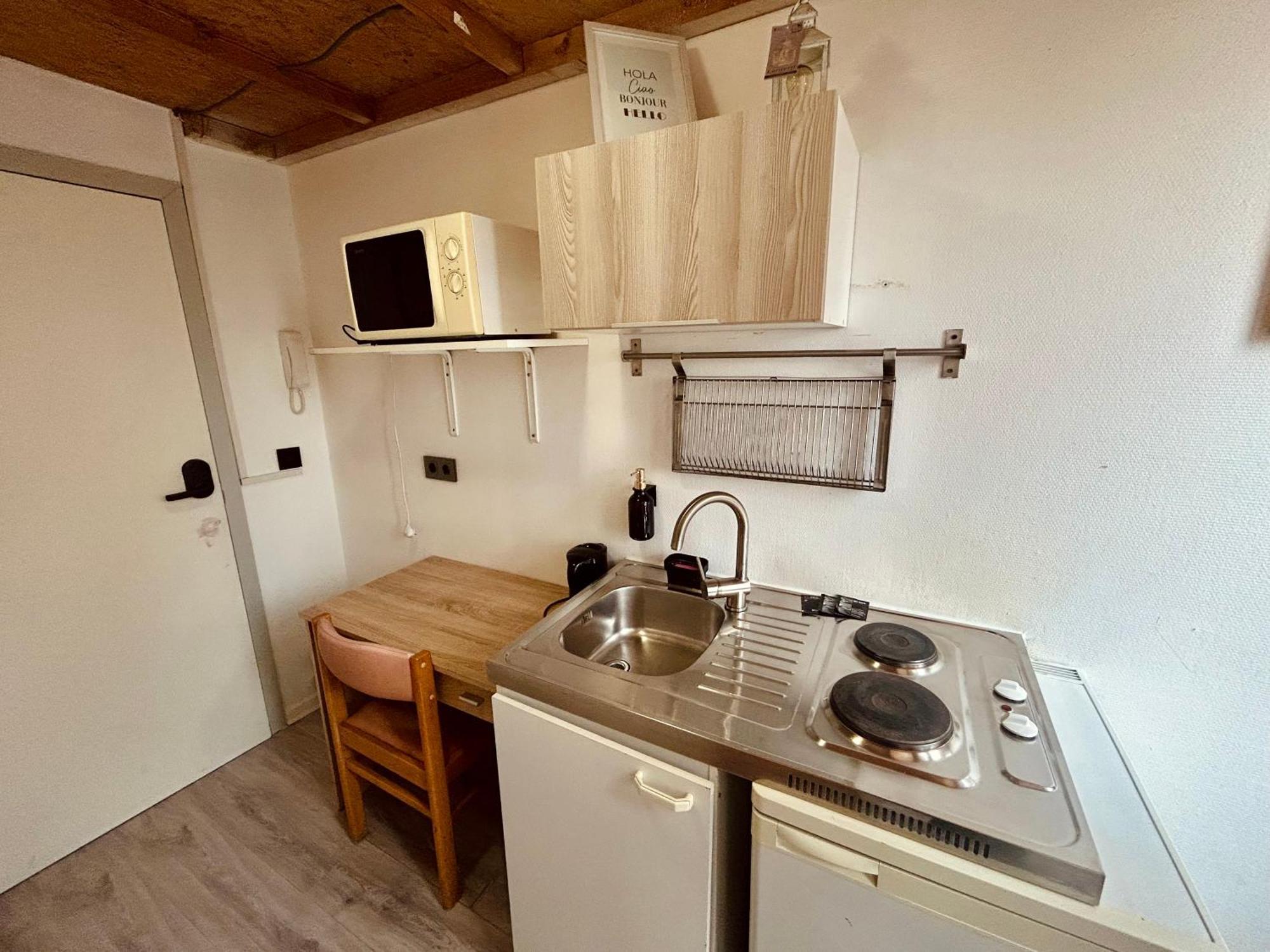 European District Hostel ブリュッセル エクステリア 写真