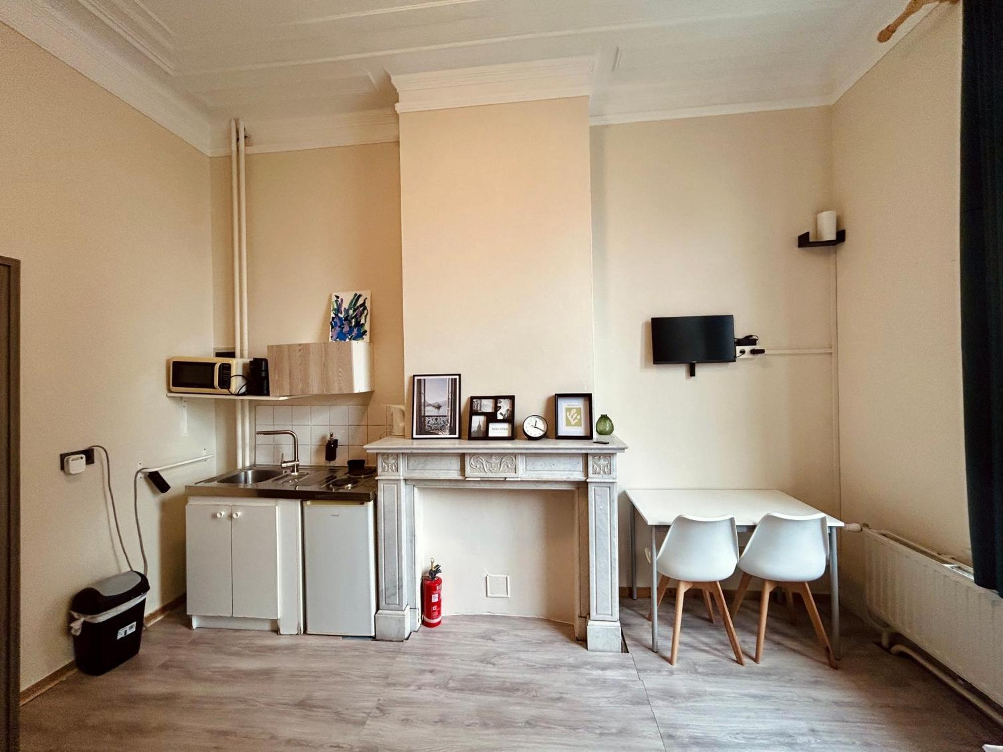 European District Hostel ブリュッセル エクステリア 写真