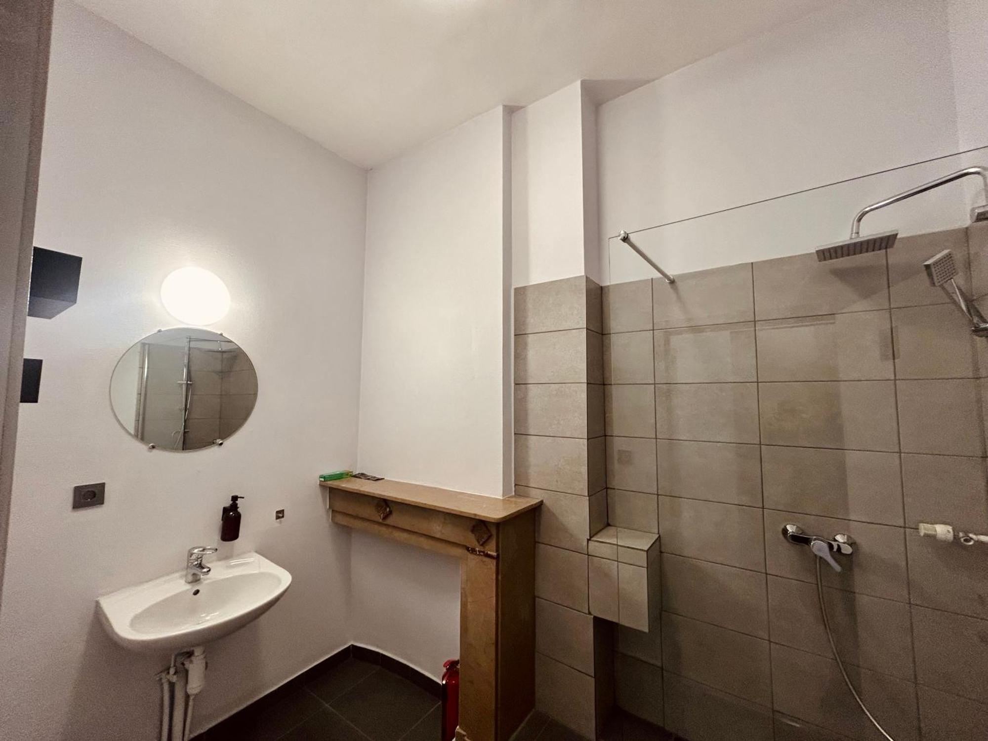 European District Hostel ブリュッセル エクステリア 写真