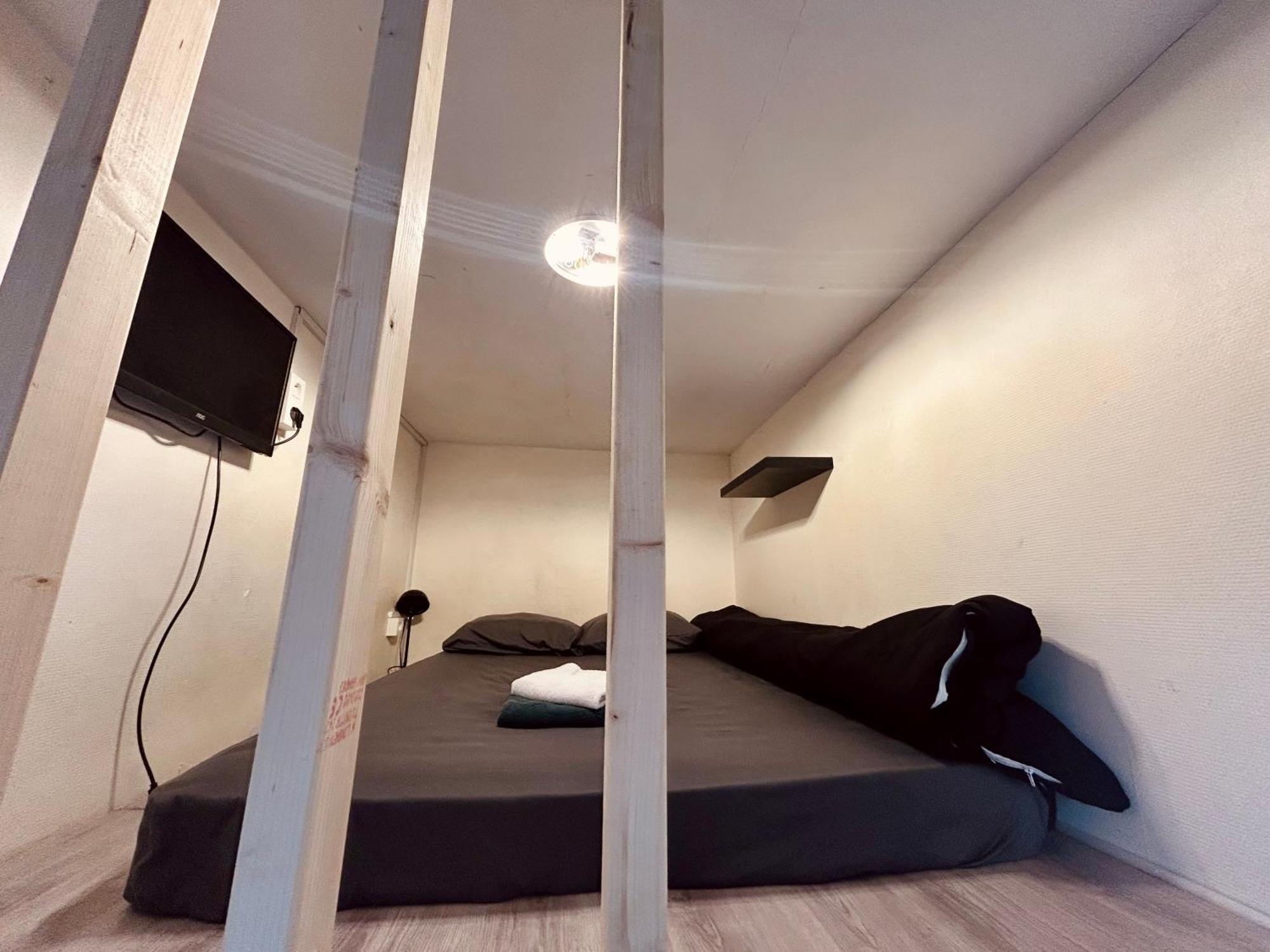 European District Hostel ブリュッセル エクステリア 写真