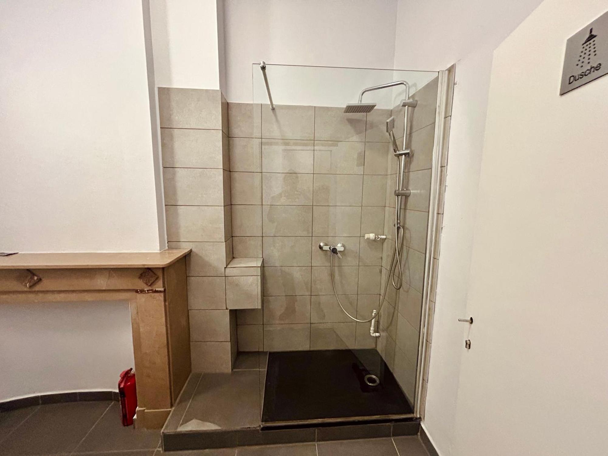 European District Hostel ブリュッセル エクステリア 写真