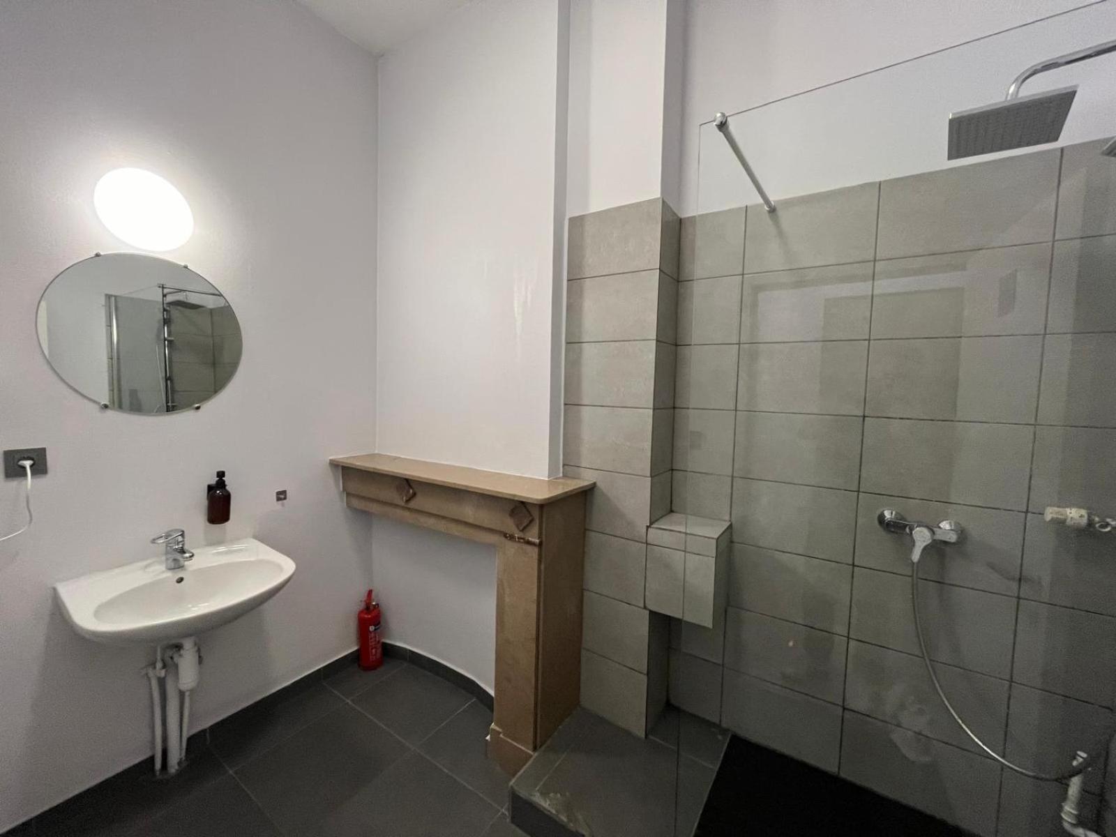 European District Hostel ブリュッセル エクステリア 写真