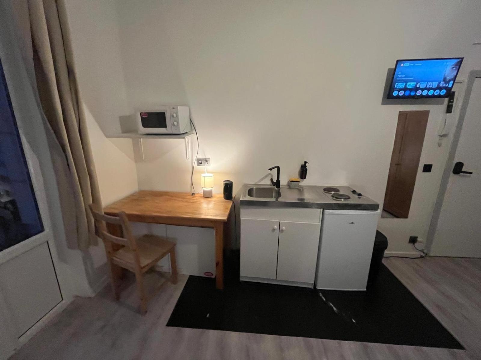 European District Hostel ブリュッセル エクステリア 写真