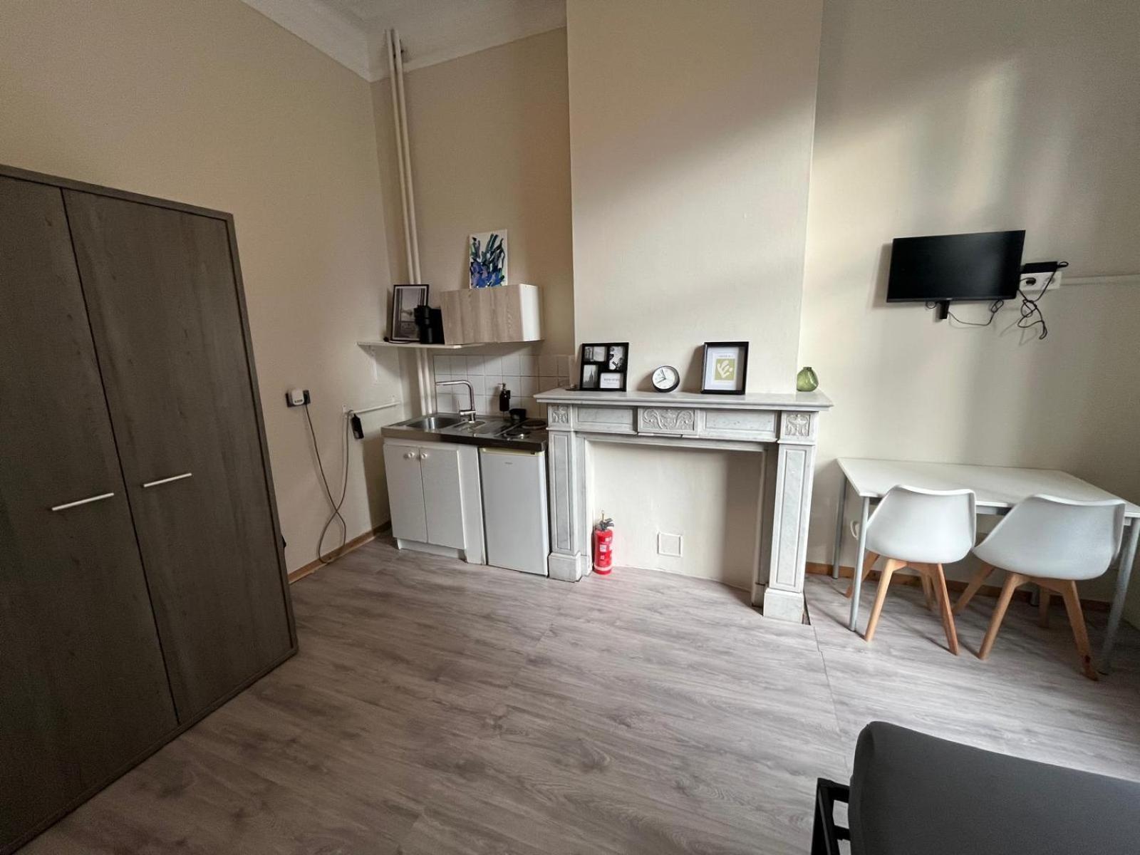 European District Hostel ブリュッセル エクステリア 写真