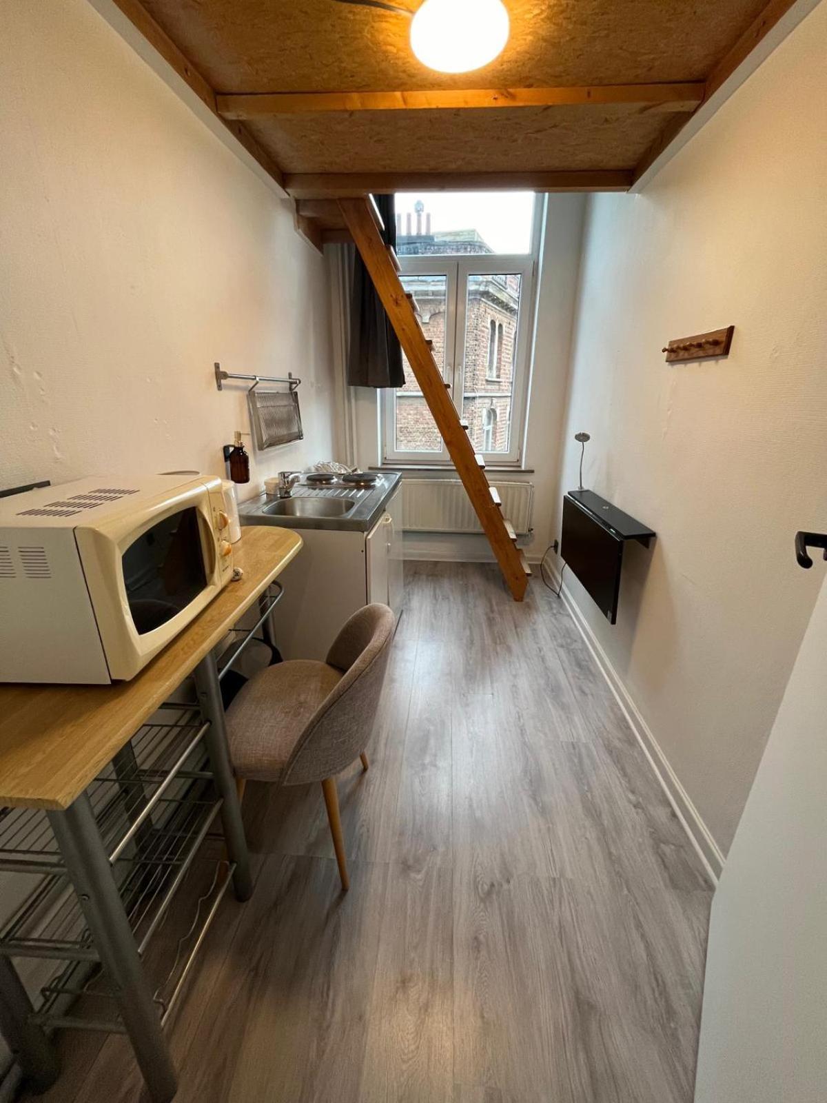 European District Hostel ブリュッセル エクステリア 写真
