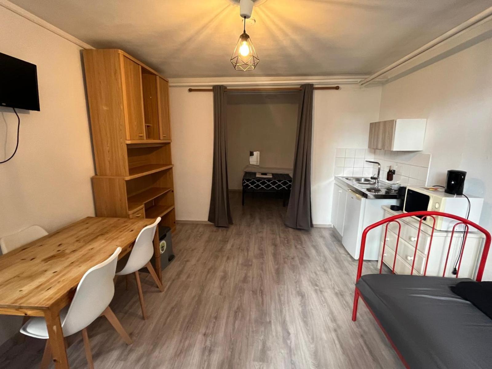 European District Hostel ブリュッセル エクステリア 写真