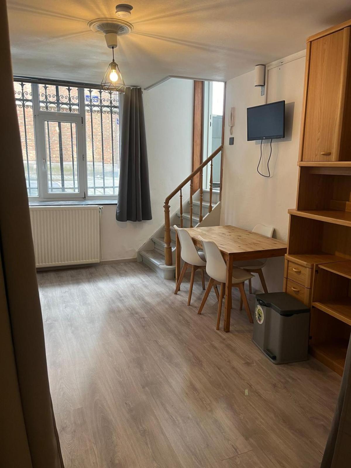 European District Hostel ブリュッセル エクステリア 写真